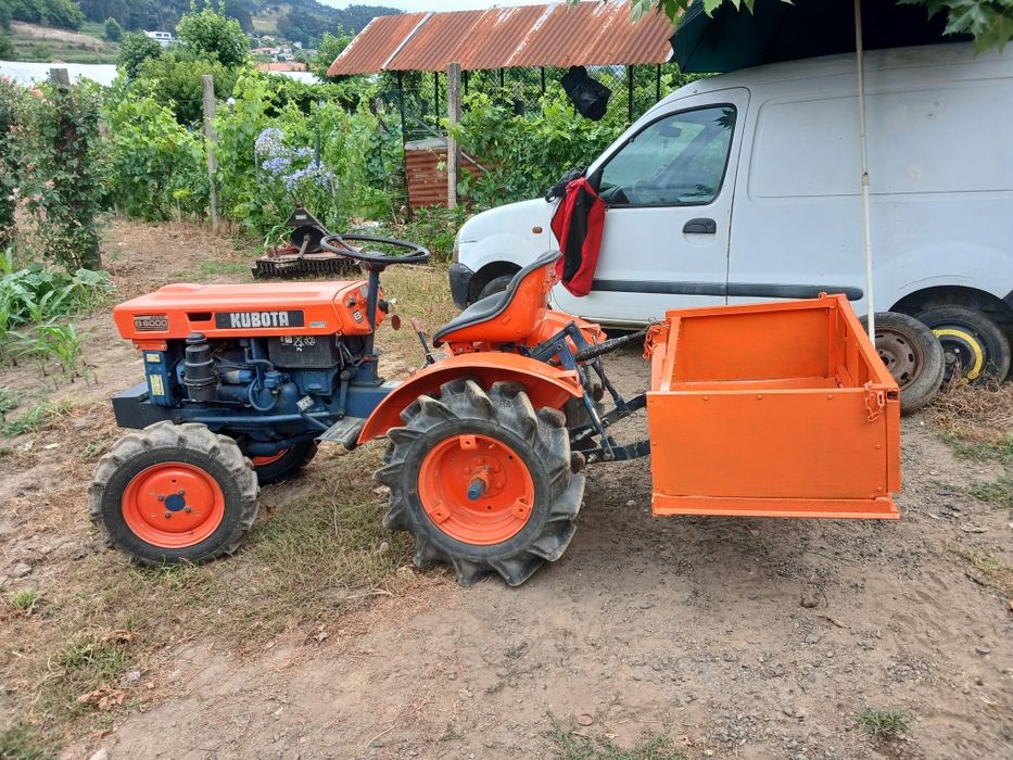Kubota b6000 4x4 com reboque