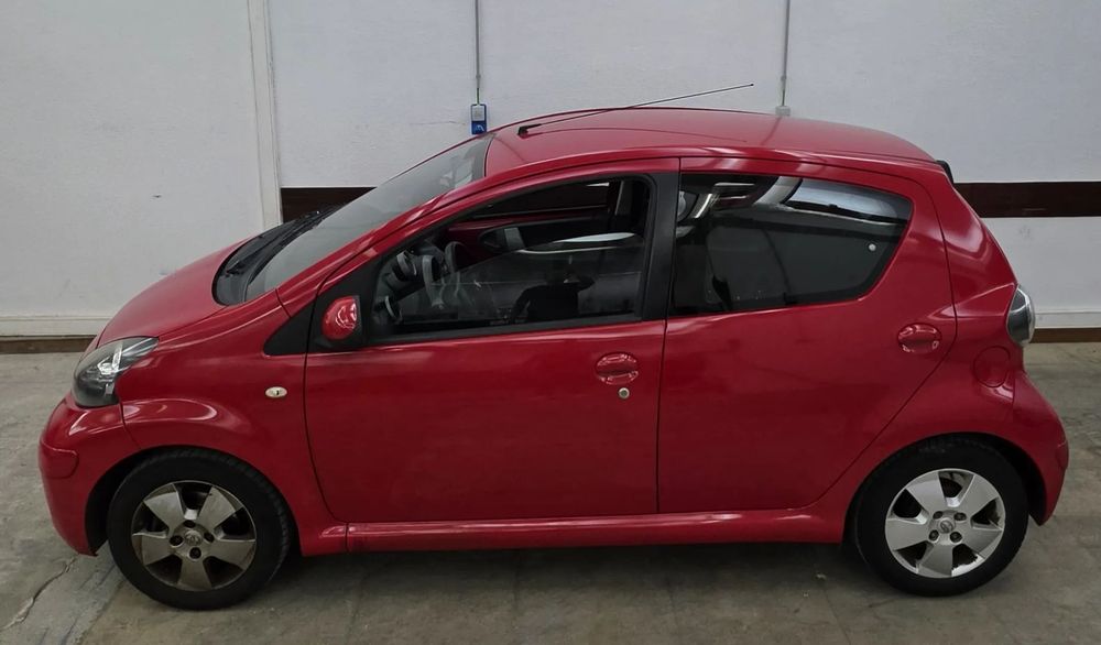 Toyota Aygo 1.0 Plus Sport Pack foto 3