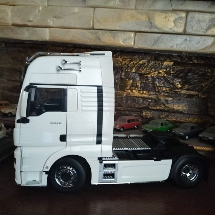 Модель 1/18 тягачи Man