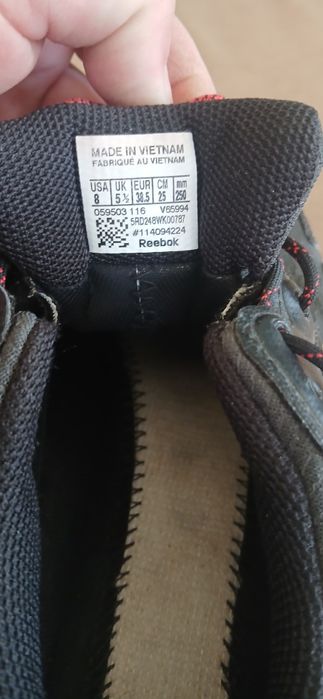 Кросівки Reebok.