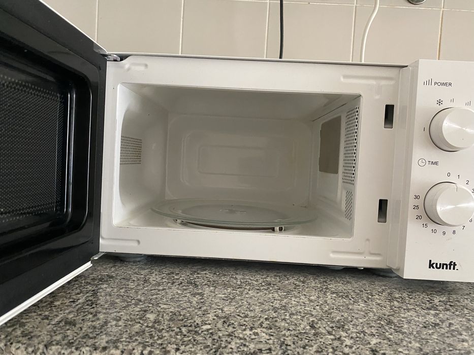 Micro-ondas KUNFT KMW-4459 (20 L - Sem Grill - Branco)