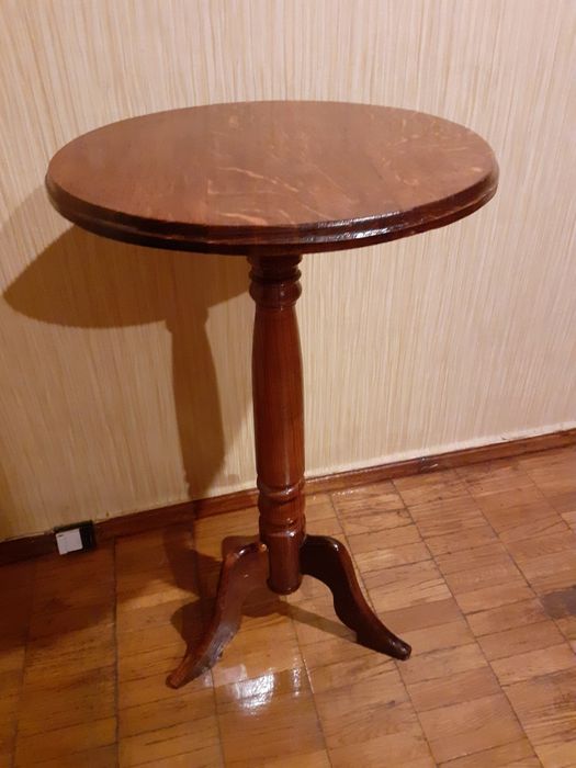 Дерев'яний столик