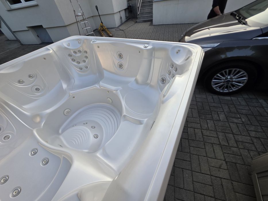 JACUZZI Hotspring 6-7 osób