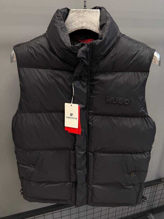 Чоловіча утеплена жилетка HUGO BOSS / Х'юго Босс, чорна, з високим коміром, розміри S–XXL