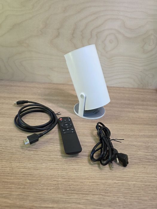 Projektor  HY 300 - biały - nowy