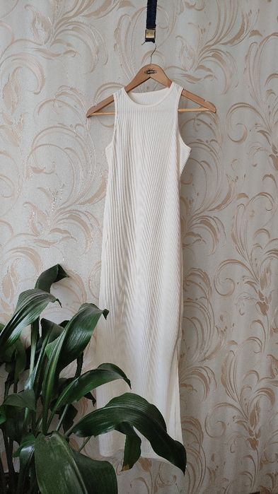 Кремова максі сукня