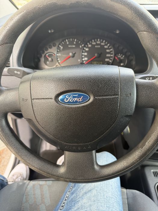 Alugo Carrinha Ford Connect