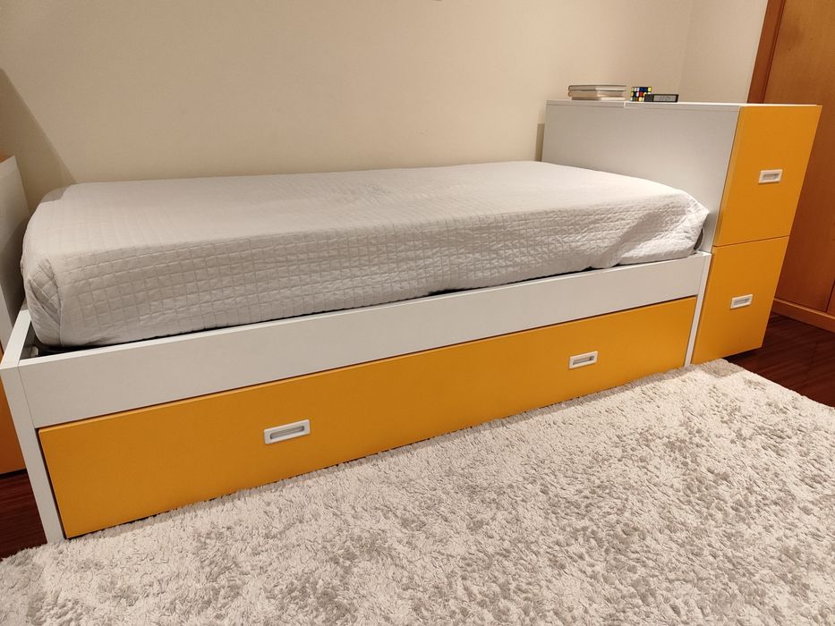 Mobiliário de quarto - cama com gavetão