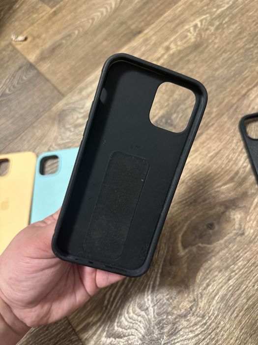 Чохли на iPhone13