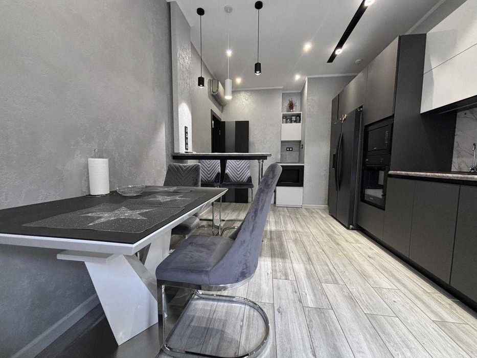 Стильна 2-кімнатна квартира з авторським дизайном у ЖК «28 Перлина»