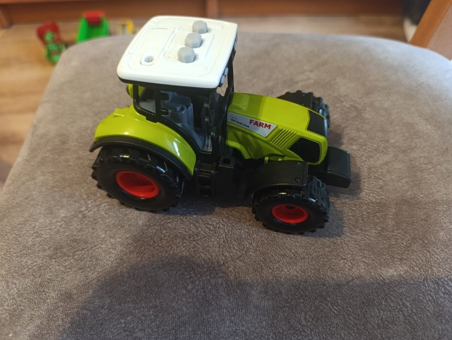 Traktorek Farm z grającymi przyciskami
