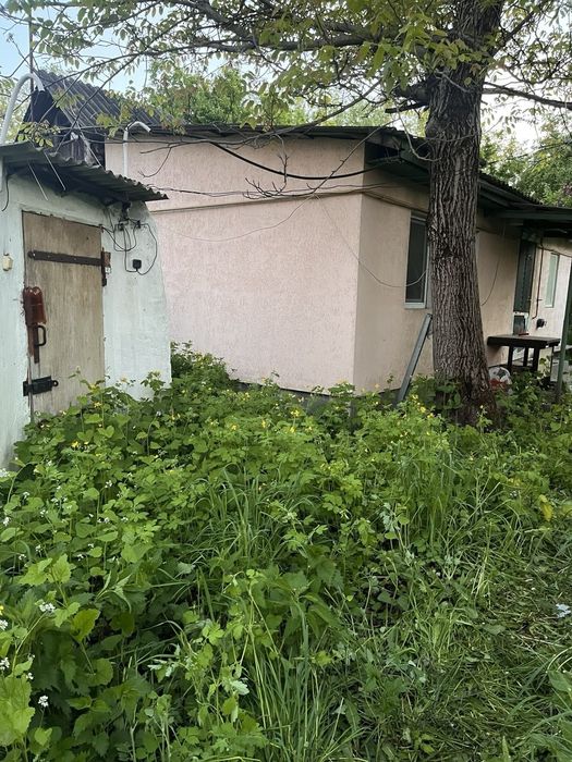 Продам ділянку з будинком Жит.обл.