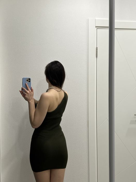 Сукня на одне плече