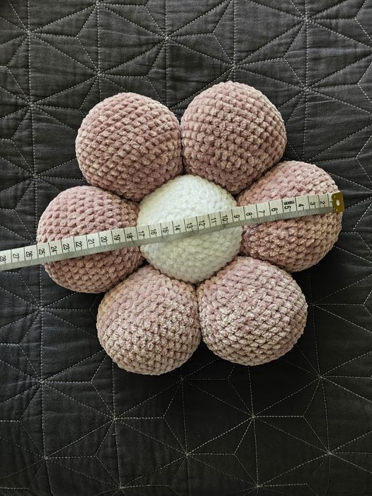 Poduszka kwiatek pudrowo różowa