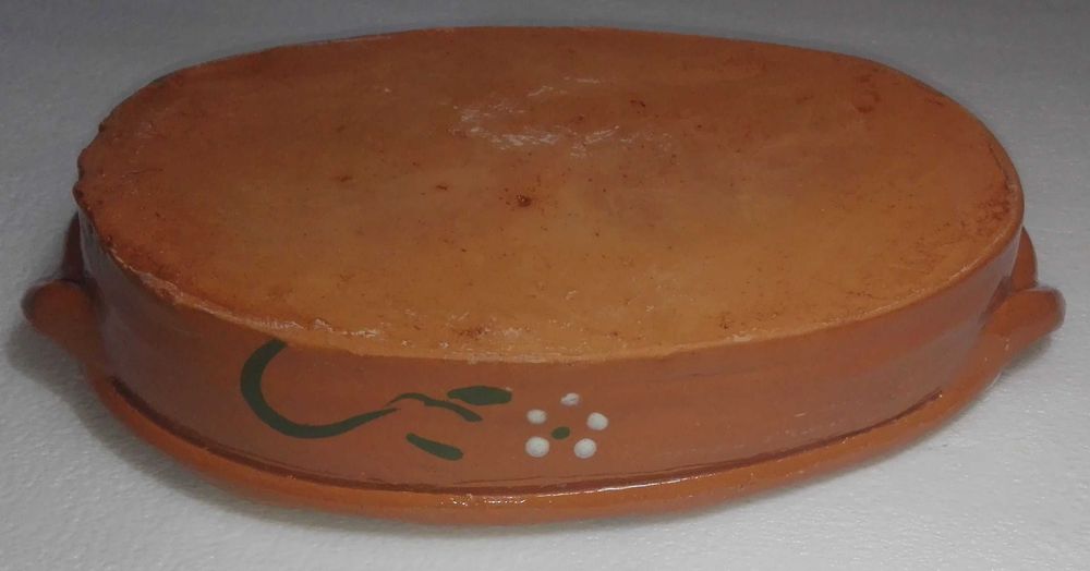 Tijelas e assador em barro vermelho