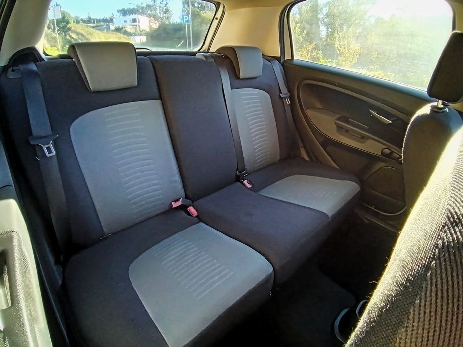 Fiat Grande Punto 1.3 MultiJet - Diesel - 5 Lugares - 5 Portas