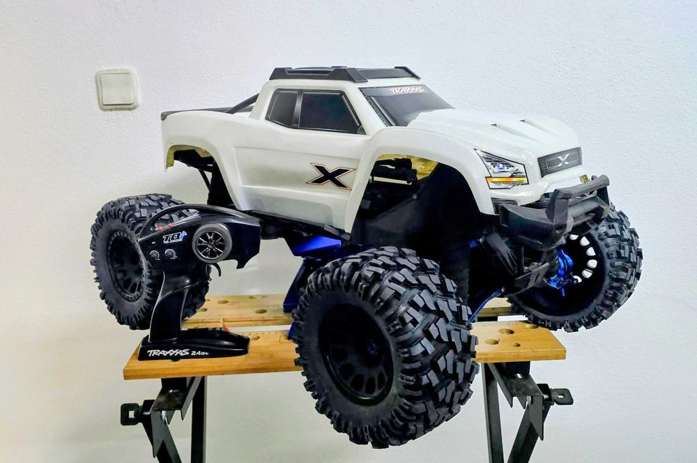 Traxxas X-MAXX 8S- Hobbywing e extras- Como novo