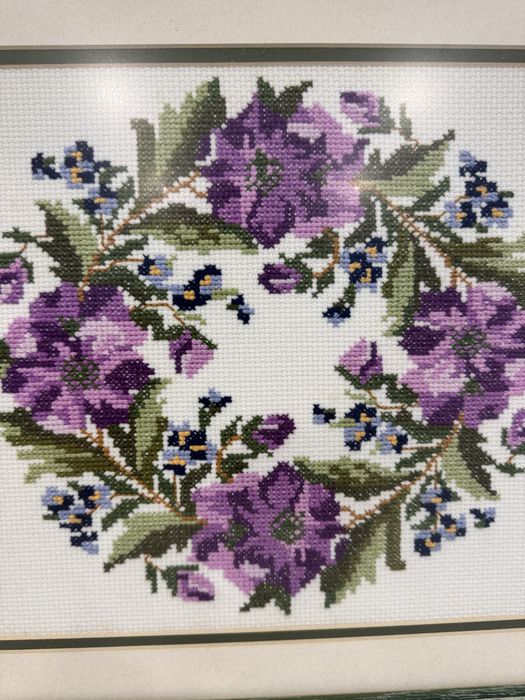 Par de Quadros em Ponto Cruz Artesanal – Grinaldas Florais – Bordados à Mão