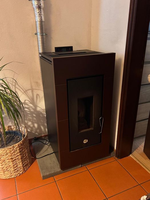 Vendo salamandra elétrica a pellets