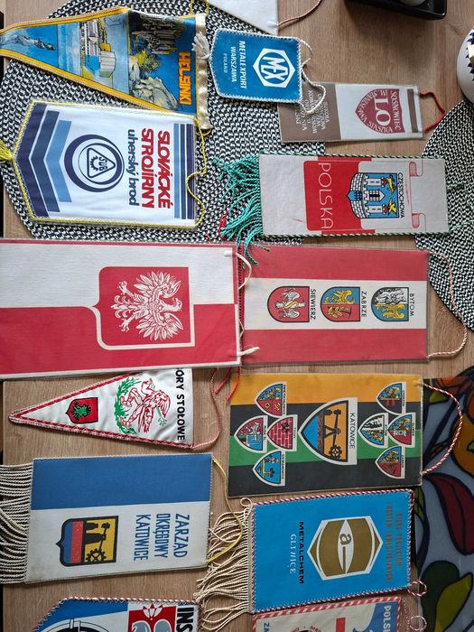 Proporczyki kolekcjonerskie 16 sztuk