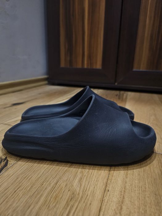 Klapki adidas yeezy r37