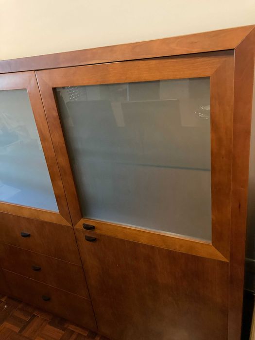 Louceiro moderno em cerejeira