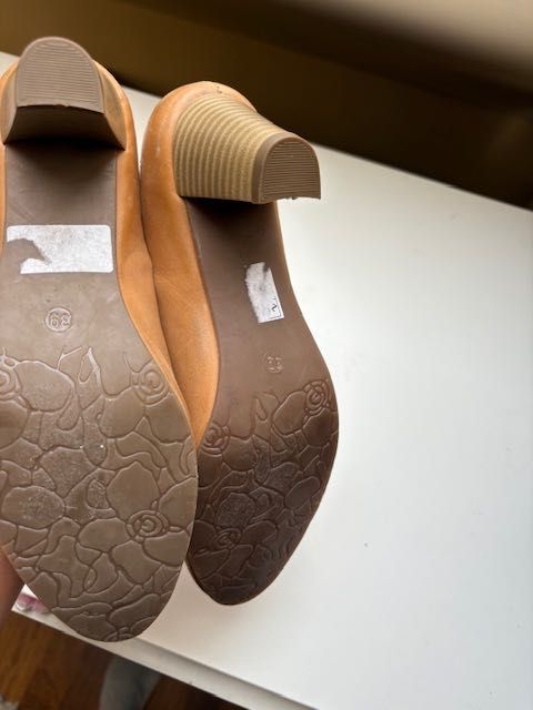 Czółenka  beżowe skóra naturalna  25,5cm