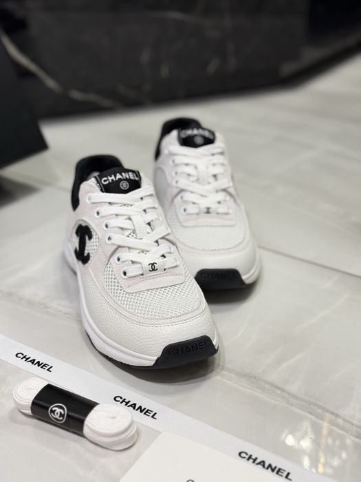 Sneakersy Chanel White