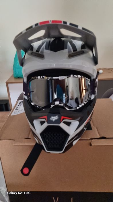 2 Capacetes FOX/GIVI  em Excelente Estado – 120€ Cada