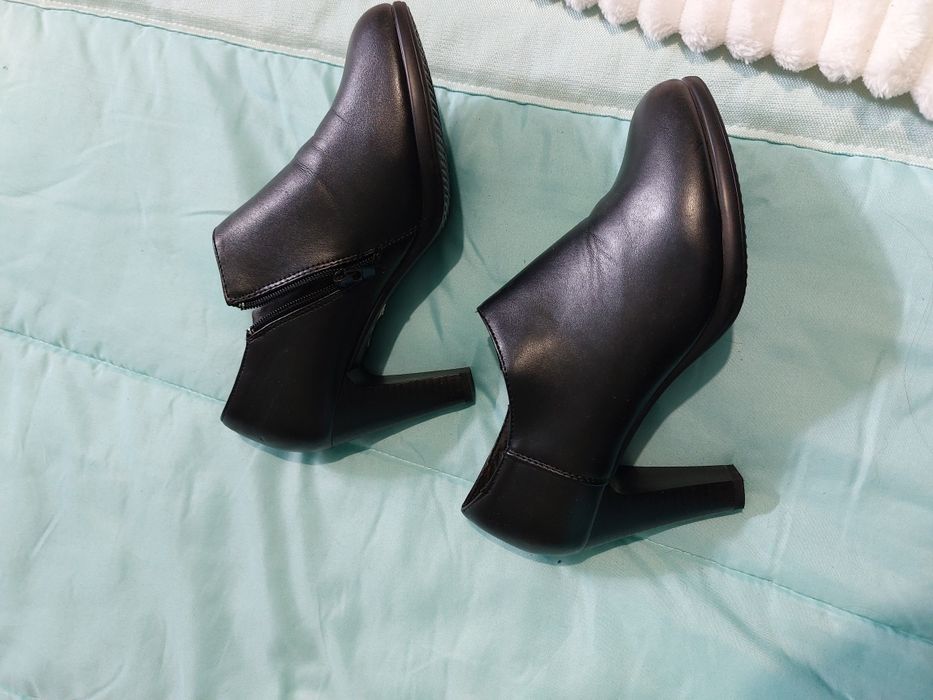 Botas em pele sintética