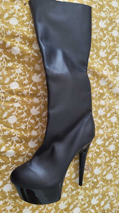 Botas Salto Alto 15cm Cano Alto – Tamanho 39 (Novas)