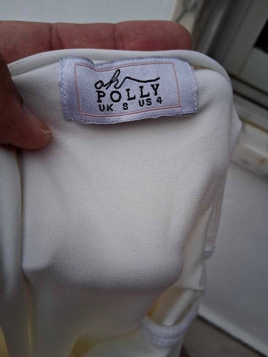 Vestido Only Polly e vestido Prettylittlething.