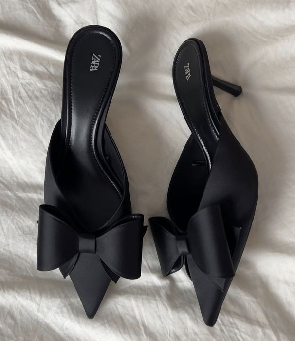 Сатинові мюлі з бантом ZARA.