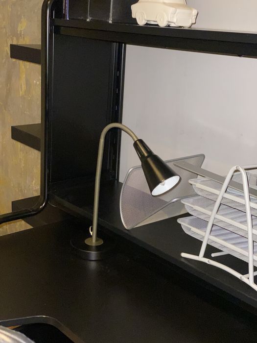 Biurko, regał, tablica, lampka, krzesło, meble mlodzieżowe