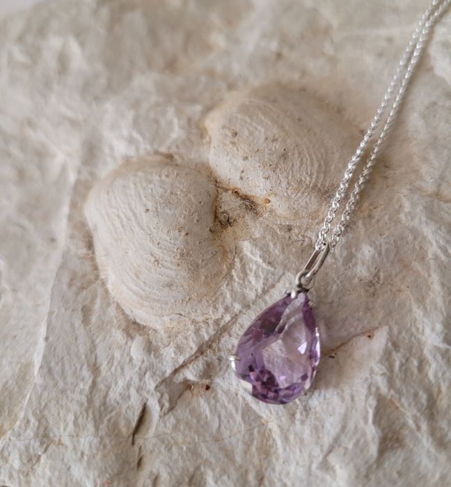 Fios e pingentes em Prata e pedras naturais ,feito artesanalmente.