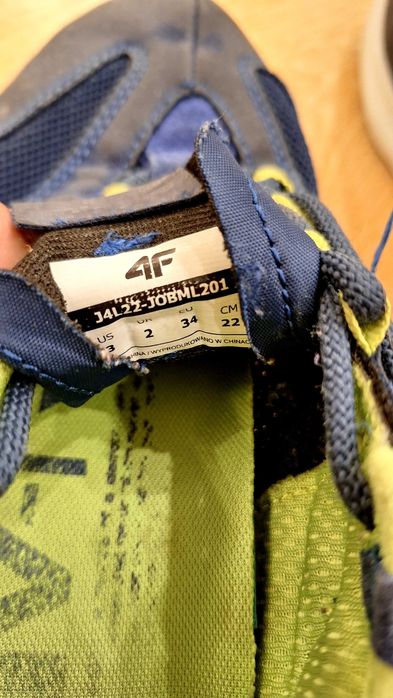 Sprzedam sportowe buty 4F dla chłopca rozmiar 34.