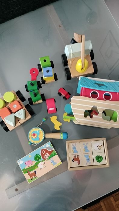 Brinquedos de madeira para crianças