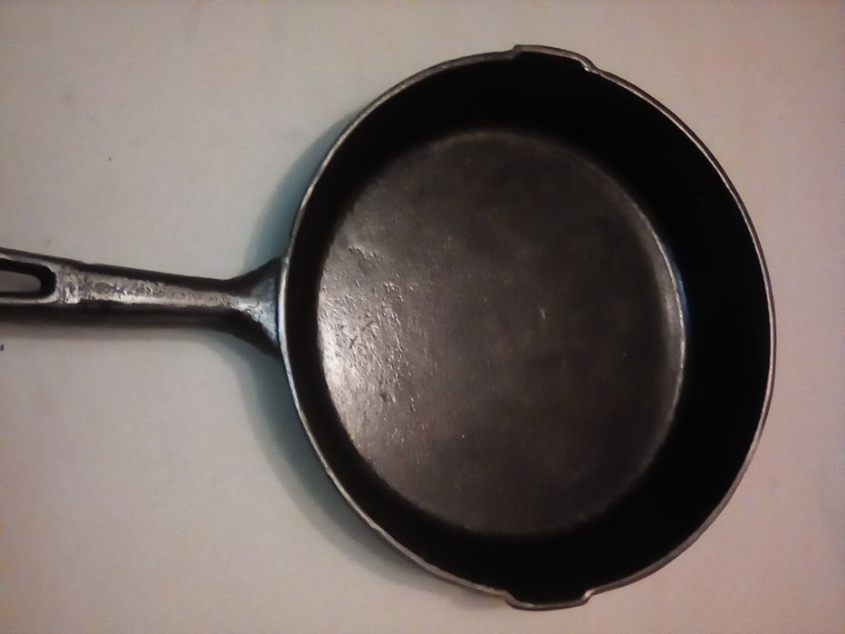 Советская чугунная сковорода