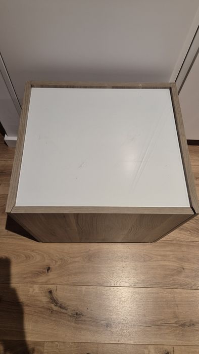 2 mesas de cabeceira ikea