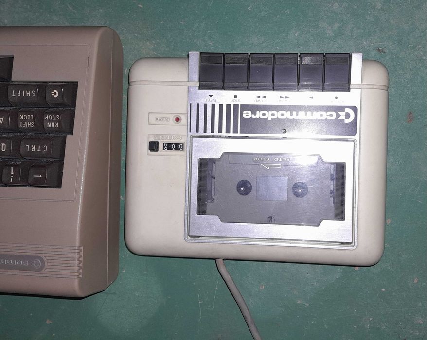 Commodore c64 z monitorem w oryginalnym opakowanu