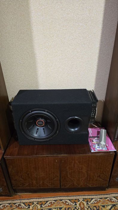 Сабвуфер для автомобіля JBL