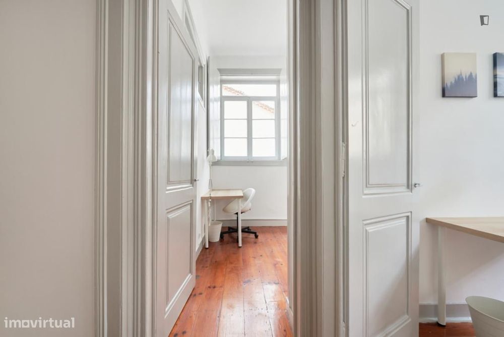 Quarto - localizado em Penha Lisbon