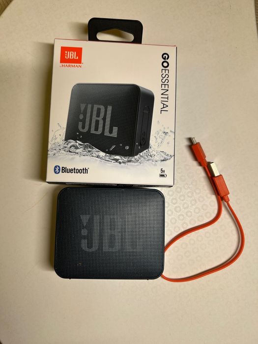 Coluna JBL GO Essencial preta