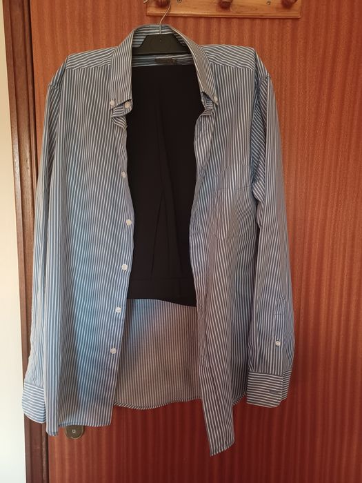 Conjunto de camisa e calças