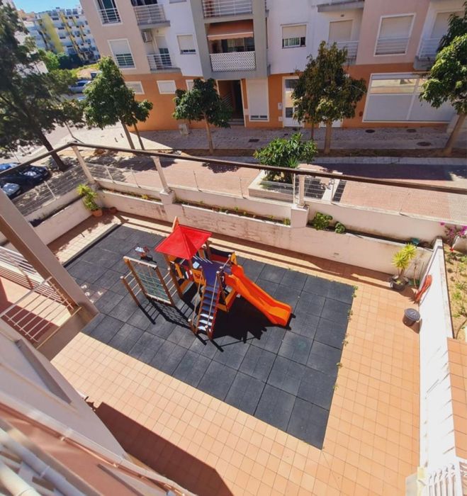 Apartamento T2 ferias condominio garagem 400mts praia