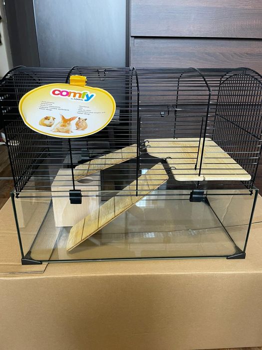 Klatka ze szklaną kuwetą