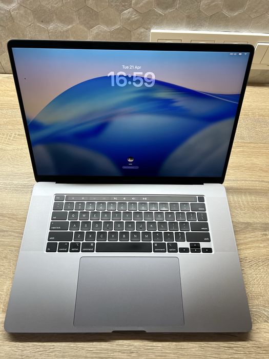 MacBook Pro 16' 2019 A2141 /i9 8-Core/32Gb RAM/ 1TB SSD/4Gb GPU
