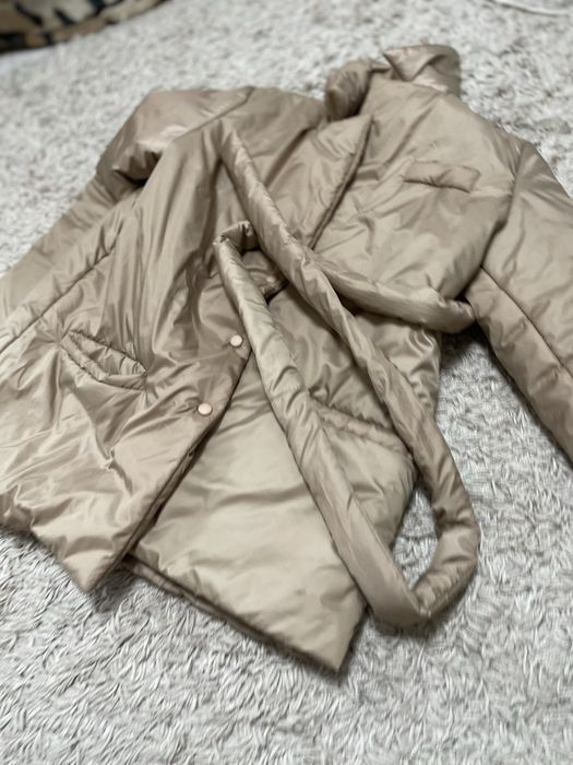 Куртку жіночу продам 46-48 розмір.