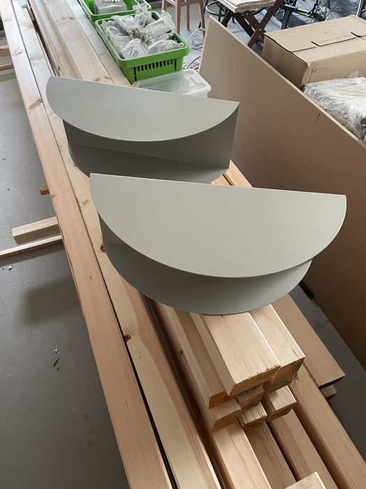 Półki nocne półokrągłe.