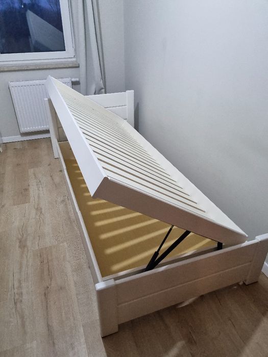 Łóżko drewniane 90 x 200 z materacem